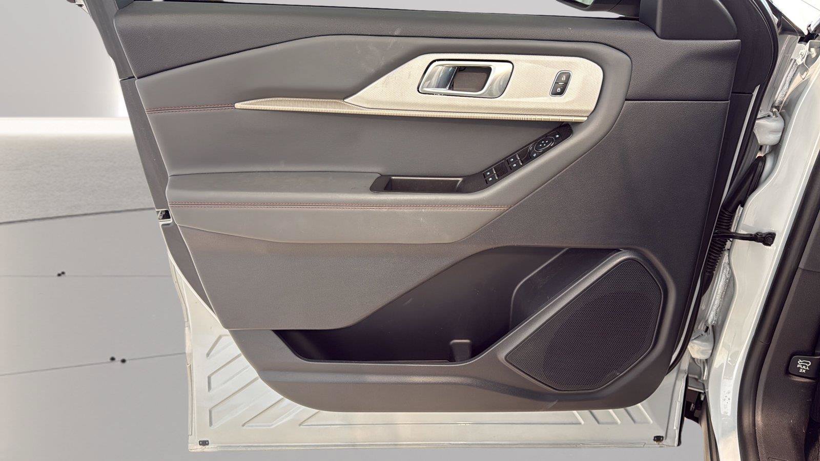 Certified 2025 Ford Explorer Active RWD image 20