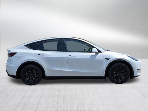 Used 2024 Tesla Model Y Long Range AWD/4WD image 8