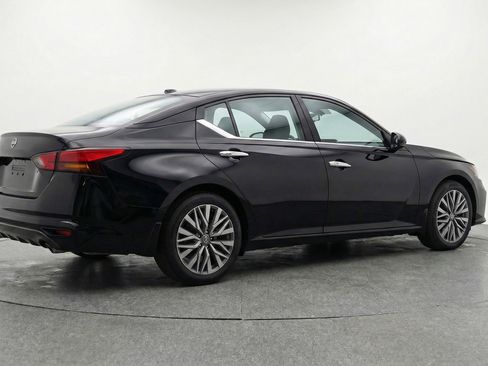 Used 2025 Nissan Altima 2.5 SV image 9
