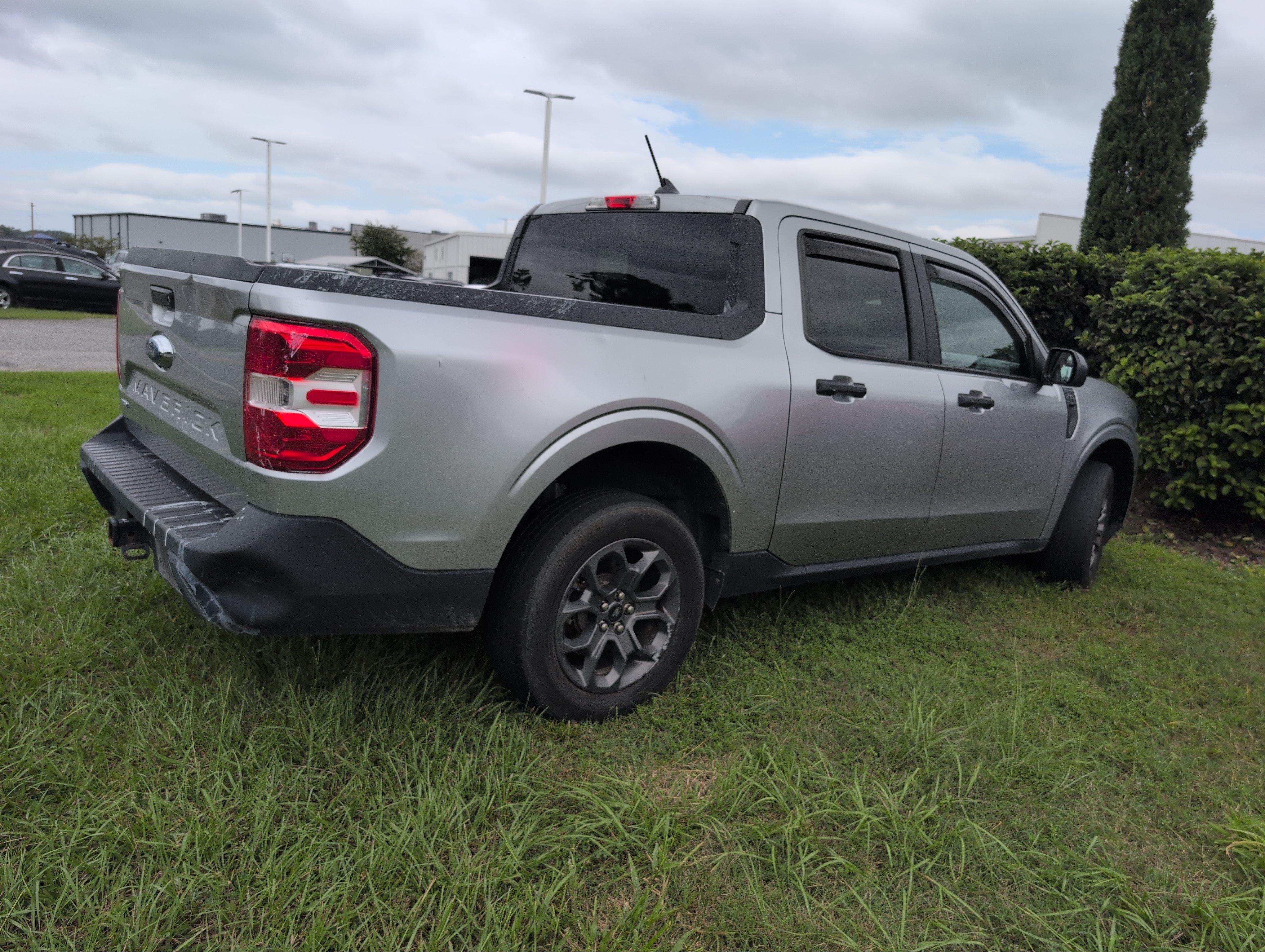 Used 2023 Ford Maverick XLT FWD image 2