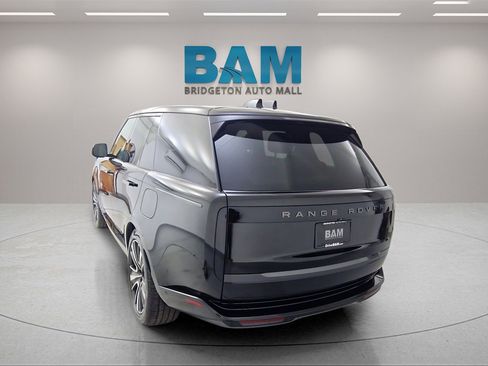 Used 2025 Land Rover Range Rover SE image 12