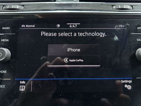 Used 2022 Volkswagen Tiguan SE image 31