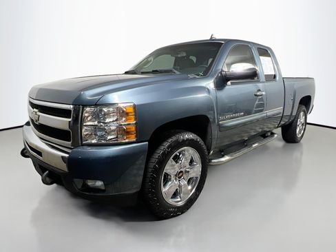 Used 2011 Chevrolet Silverado 1500 LT w/ Florida Edition RWD image 9