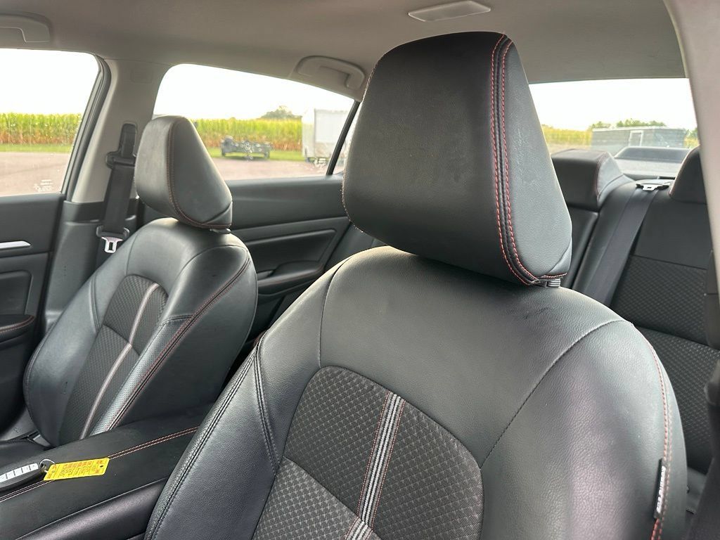 Used 2024 Nissan Altima 2.5 SR AWD/4WD image 3