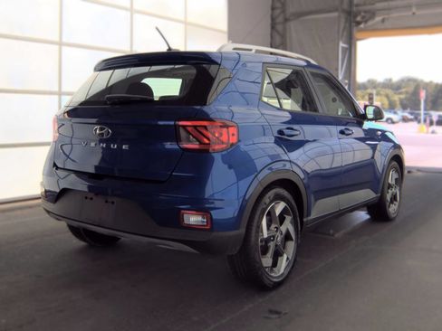 Used 2023 Hyundai Venue SEL FWD image 6
