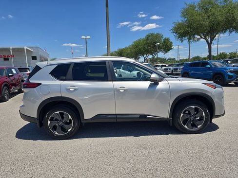 Certified 2025 Nissan Rogue SV w/ SV Premium Package FWD image 9