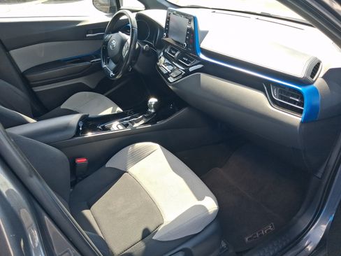 Used 2019 Toyota C-HR XLE FWD image 28