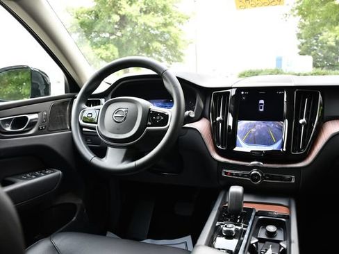 Used 2023 Volvo XC60 B5 Plus w/ Climate Package AWD/4WD image 18