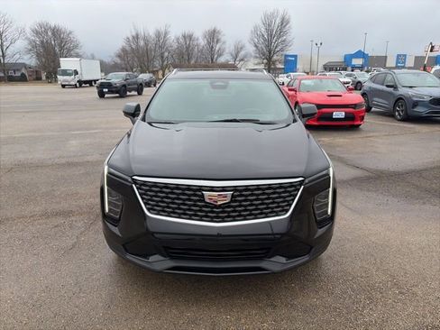 Used 2025 Cadillac XT4 Premium Luxury image 9