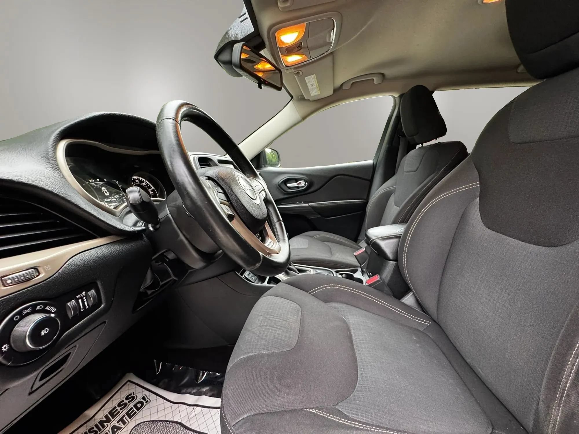 Used 2016 Jeep Cherokee Latitude w/ Safety/Convenience Group FWD image 13