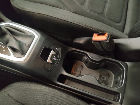 Used 2020 Jeep Renegade Latitude w/ Popular Equipment Group FWD image 26