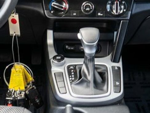 Used 2024 Kia Seltos LX AWD/4WD image 16