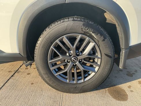 Used 2023 Nissan Rogue S image 5