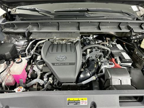 Used 2023 Toyota Highlander XLE FWD image 35