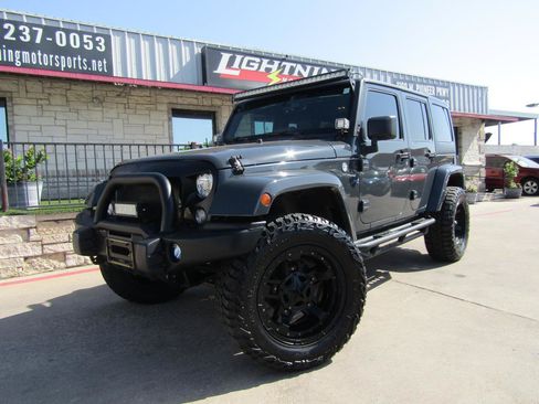 Used 2017 Jeep Wrangler Unlimited Sahara w/ Max Tow Package AWD/4WD image 1