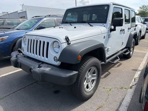 Used 2017 Jeep Wrangler Unlimited Sport AWD/4WD image 3