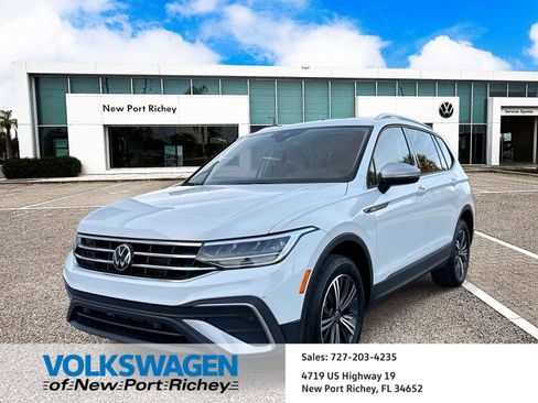 Used 2024 Volkswagen Tiguan SE image 1