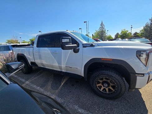 Used 2024 GMC Sierra 2500 AT4 w/ AT4 Premium Plus Package AWD/4WD image 14