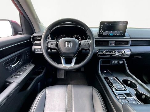 Used 2025 Honda Pilot Touring image 9