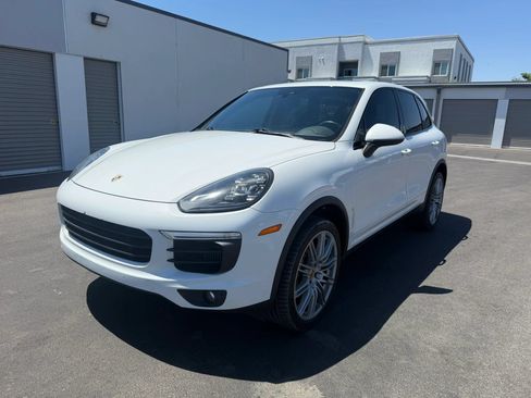 Used 2017 Porsche Cayenne S w/ Premium Plus Package AWD/4WD image 2