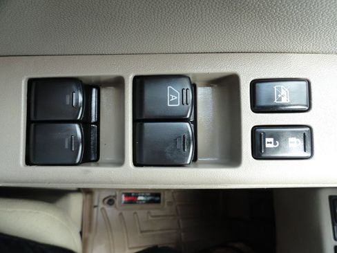 Used 2010 Nissan Frontier SE RWD image 17