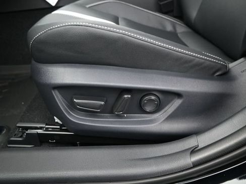 New 2026 Toyota Camry Hybrid FWD image 10