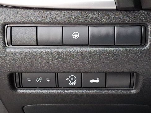 Used 2024 Nissan Rogue SV AWD/4WD image 27