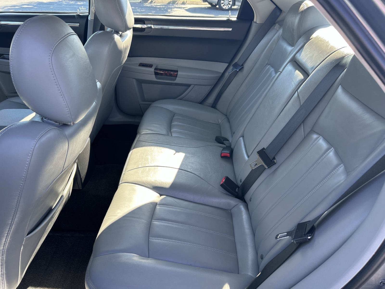 Used 2006 Chrysler 300 C w/ Navigation & Sound Group II RWD image 22