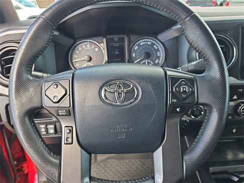 Used 2017 Toyota Tacoma TRD Sport image 18