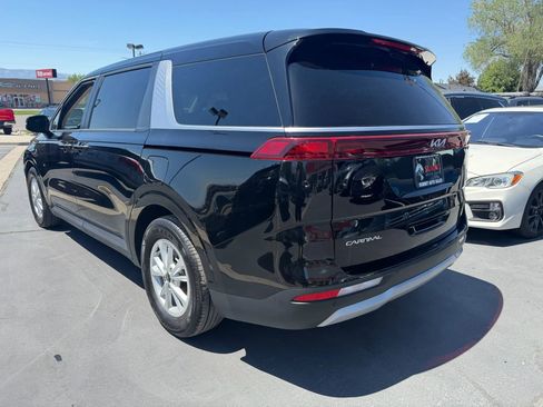 Used 2024 Kia Carnival LX FWD image 6