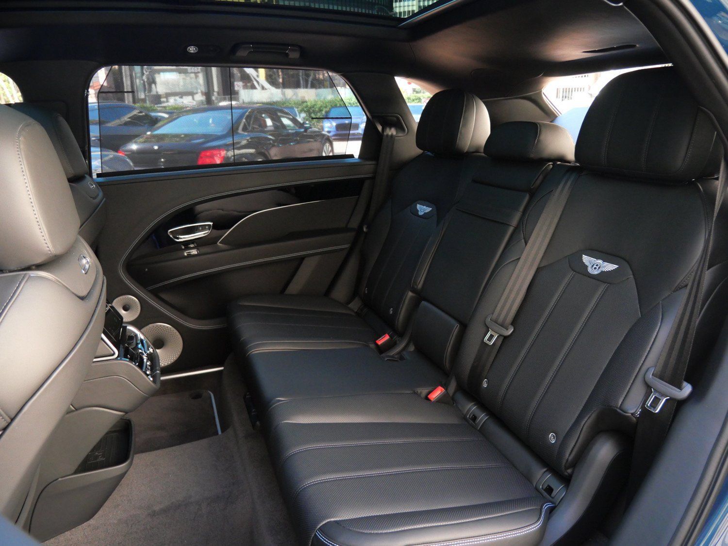 Used 2025 Bentley Bentayga Extended Wheelbase AWD/4WD image 20