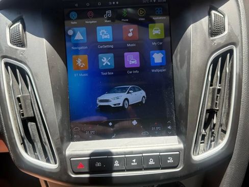 Used 2014 Ford Focus SE FWD image 8