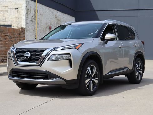 Used 2023 Nissan Rogue SL FWD image 2