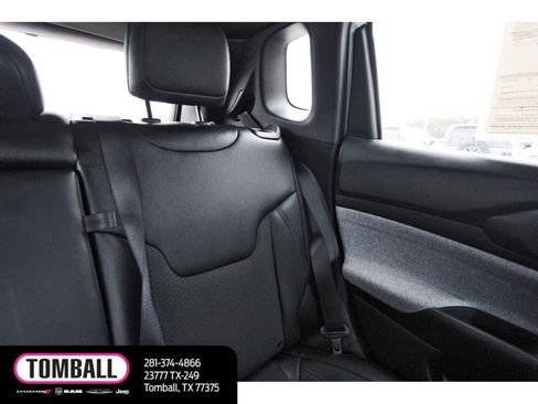Used 2024 Jeep Compass Latitude AWD/4WD image 12