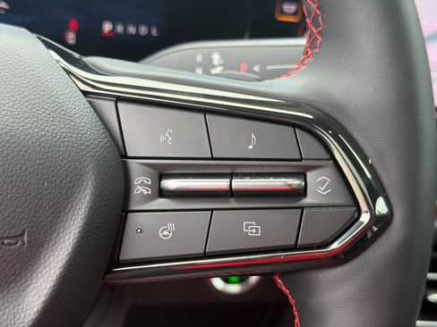 Used 2025 Chevrolet Traverse RS AWD/4WD image 26