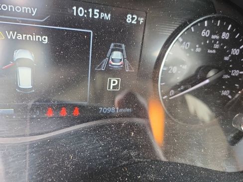 Used 2022 Nissan Kicks SV FWD image 2
