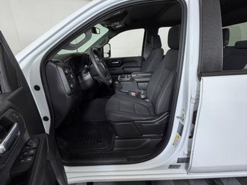 Used 2022 Chevrolet Silverado 2500 Custom w/ Custom Value Package AWD/4WD image 8