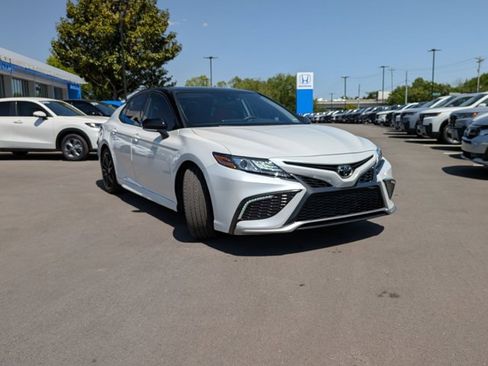 Used 2022 Toyota Camry XSE image 3