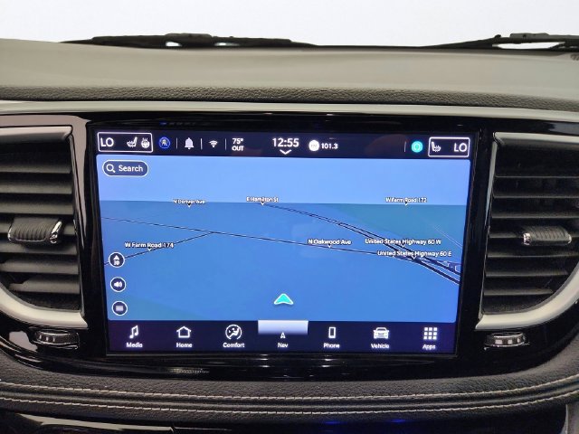 Used 2025 Chrysler Pacifica Limited FWD image 18