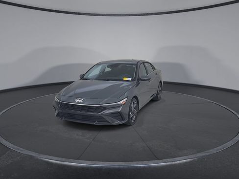 Used 2025 Hyundai Elantra SEL FWD image 7