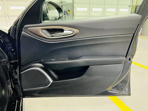 Used 2019 Alfa Romeo Giulia Ti RWD image 32