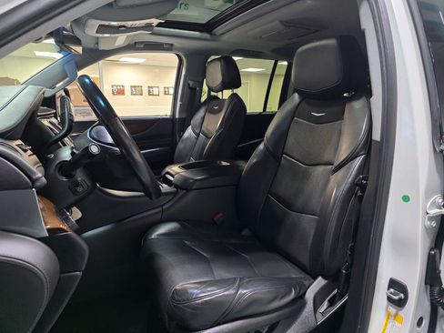 Used 2020 Cadillac Escalade ESV Luxury AWD/4WD image 15