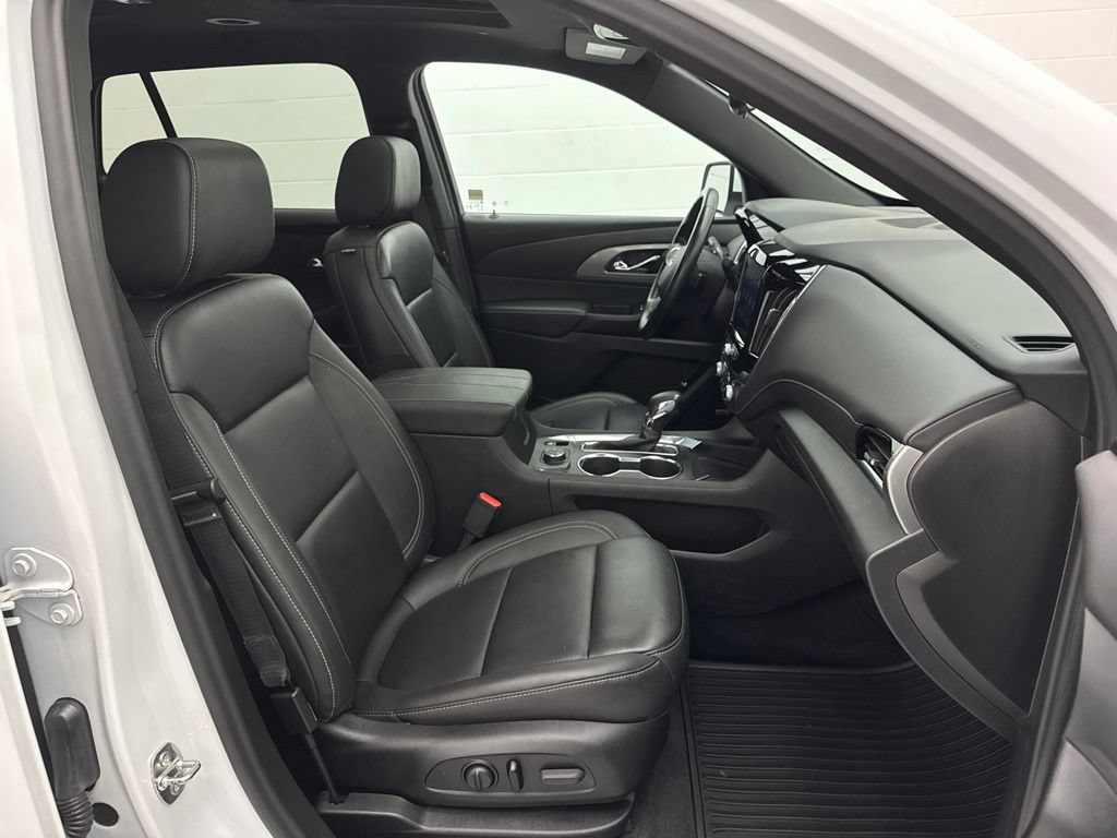 Used 2023 Chevrolet Traverse LT w/ LT Premium Package AWD/4WD image 65