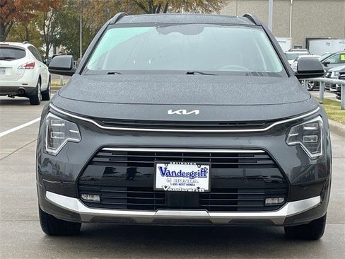 Used 2024 Kia Niro SX Touring image 7