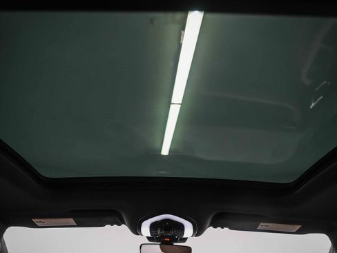 Certified 2023 Porsche Macan AWD/4WD image 15