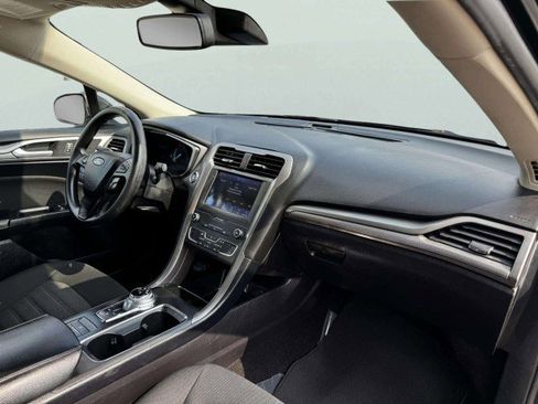 Used 2020 Ford Fusion SE image 42