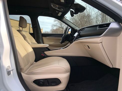 Used 2023 Jeep Grand Cherokee L Limited image 18