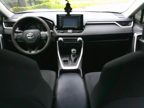 Used 2020 Toyota RAV4 LE image 14