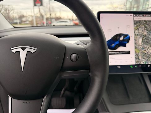 Used 2021 Tesla Model Y Long Range image 38