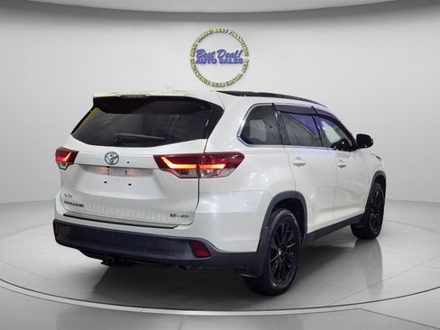 Used 2019 Toyota Highlander SE AWD/4WD image 5